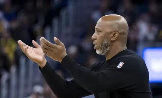 比卢普斯赌球细节曝光,为了10w刀把自己给毁了!近日,开拓者主教练比卢普斯因赌