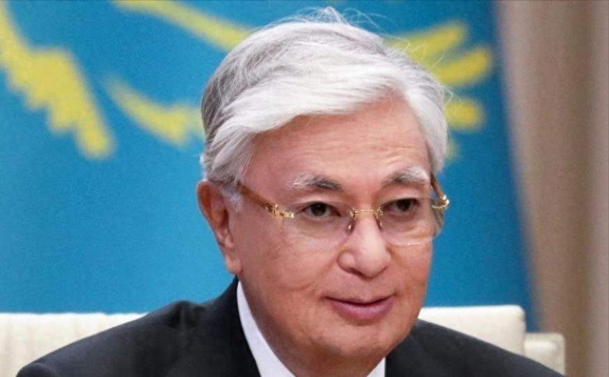 谁能想到，蒙古国正躺在家里做着每年白拿十几亿美金的美梦，结果半路杀出个哈萨克斯坦