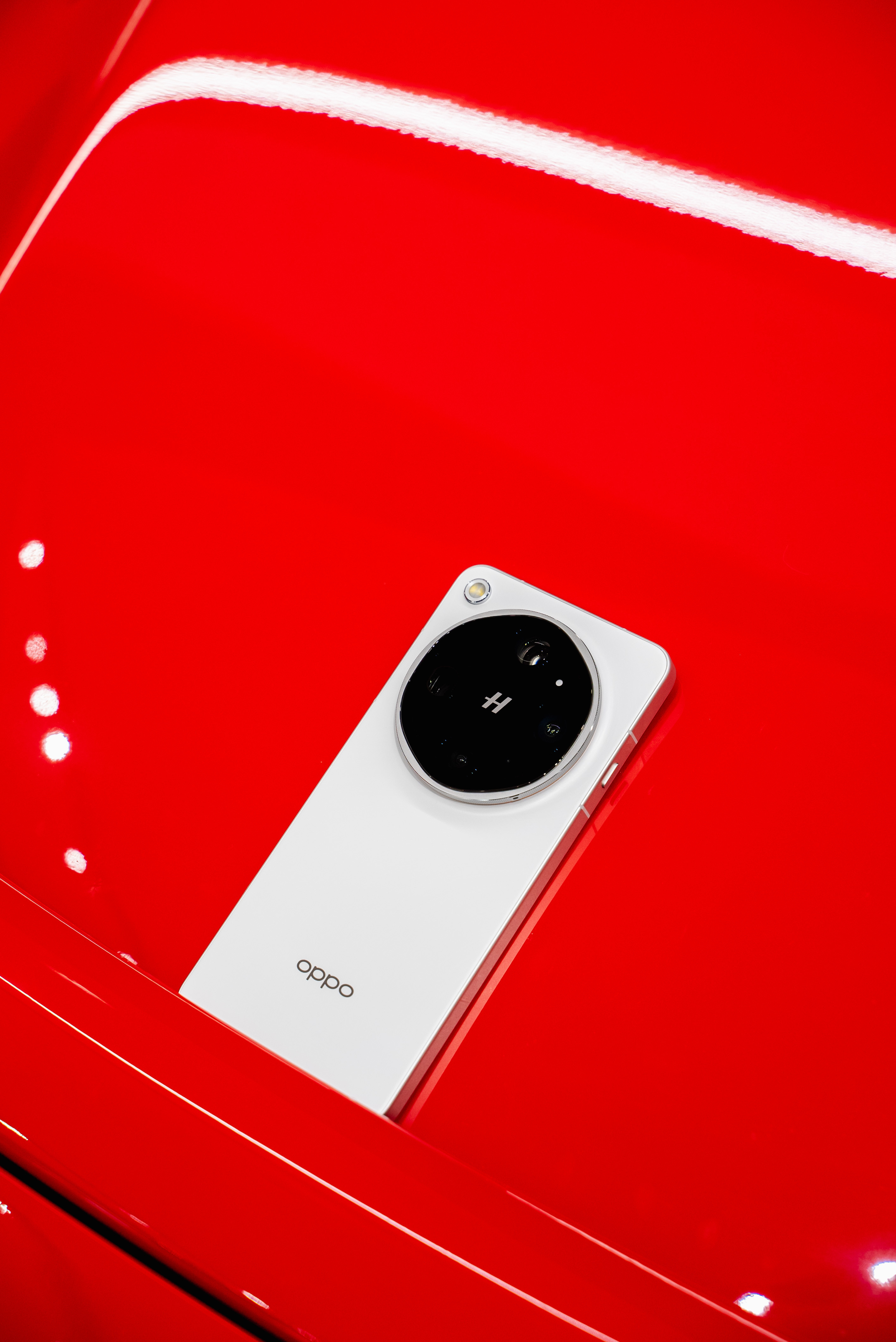 OPPOX9Ultra极地冰川白确实好看在店里拍了一组照片，大家看一下