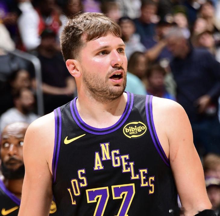 东契奇表示，湖人前三节比赛打得很好，到了第四节局势才彻底失控。他还提到，湖人对阵