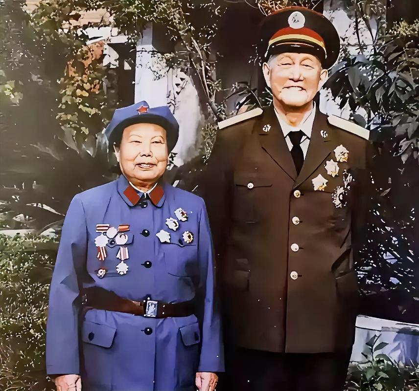 1936年，24岁洪学智看上18岁女兵张文，直接找到政委谢启清：“帮我说个媒，就