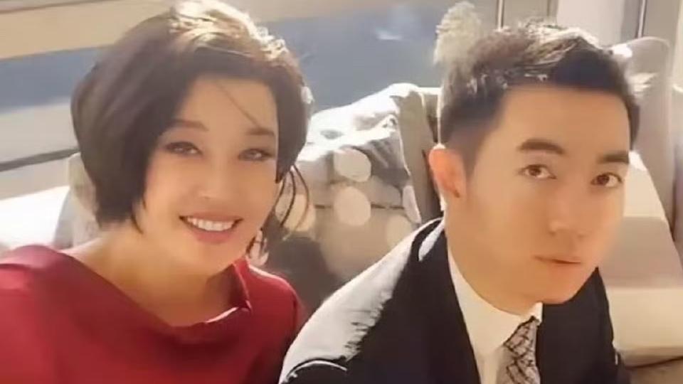 你知道吗？1985年，刘晓庆的妹妹刘晓红将出生仅40天的儿子靖然交到她手中，自此