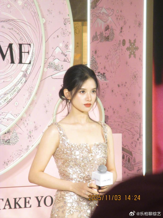 张婧仪就这个CCD直出爽张婧仪就这个CCD直出爽，但是好美呀，简直就是美成了神