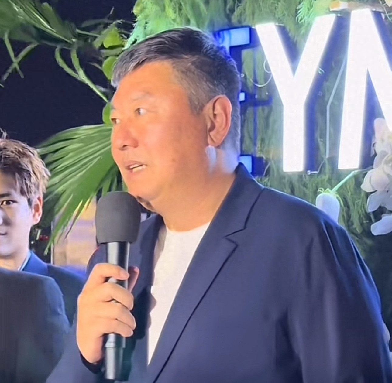 在出席大连时尚之夜活动期间，大连英博足球俱乐部总经理陈东表示：“这四年走过来，确
