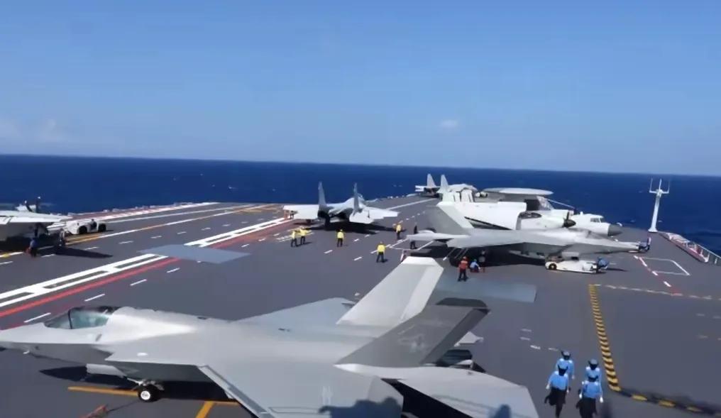 外媒说福建舰电磁弹射一旦坏了，就成敌军的活靶子了，歼15、歼35都是摆设！讲真的