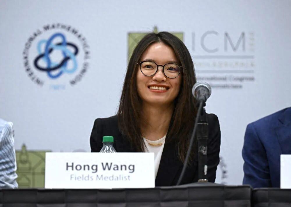 年轻人为何会对数学家王虹产生强烈共鸣？因为我们从她身上看到的不是遥不可及的天