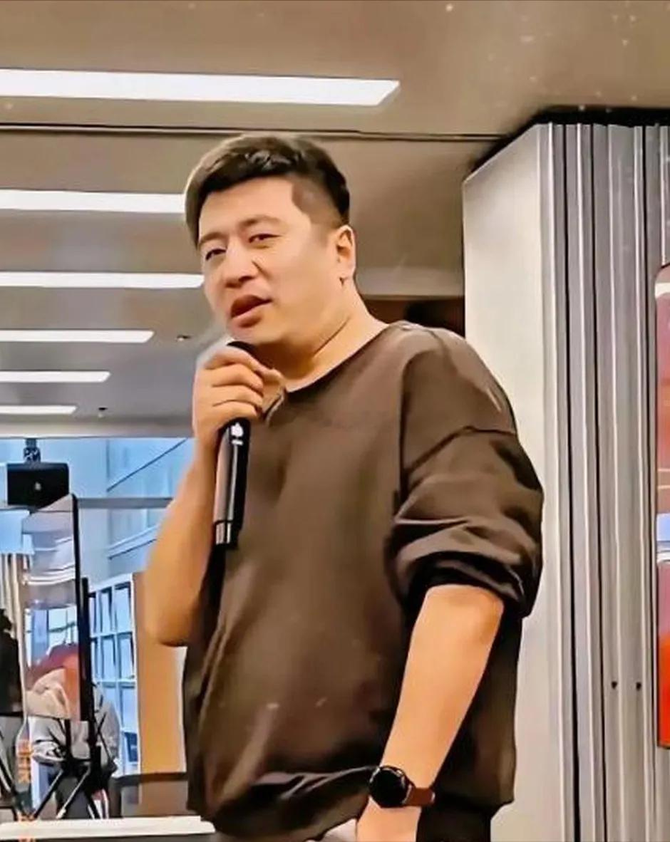 张雪峰的十大名言金句！句句都是经典：1、闭着眼睛挑一个专业，都比新闻好。2、文科