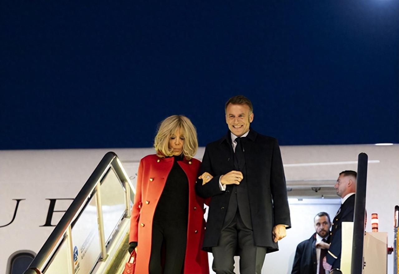 中法会谈结束了。文件也签了几份。马克龙当面提了三个想法。一个是说乌克兰的