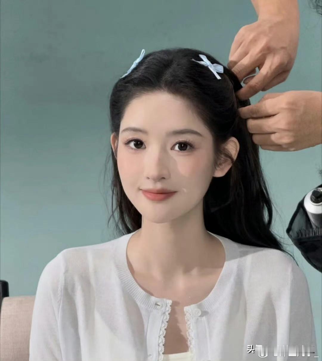 杨玏今天应该很难过吧因为王玉雯有新的对象了他们才分手一年，在一起6年，婚房都