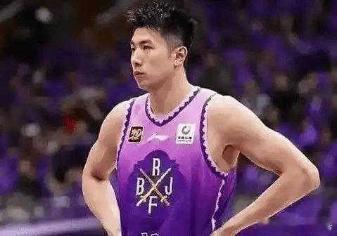 有一说一，今日邹雨宸和曾繁日根本不在一个级别！！邹雨宸：今日出战30分钟，