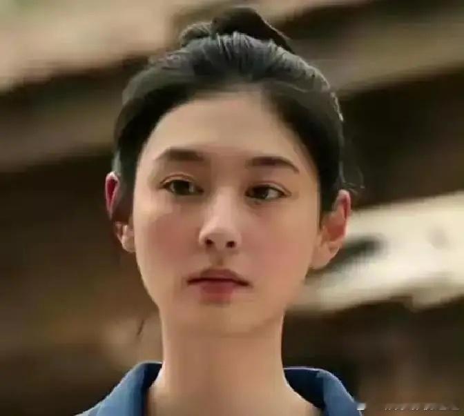 27岁，中戏科班出身，手里攥着《少年派2》的红利，转头又接下大制作《主角》的女二