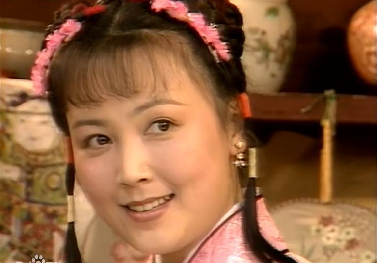 这狐妖比99%的人类更懂爱。她不哭不闹不上吊，偷了张脸却守住了心。1986年