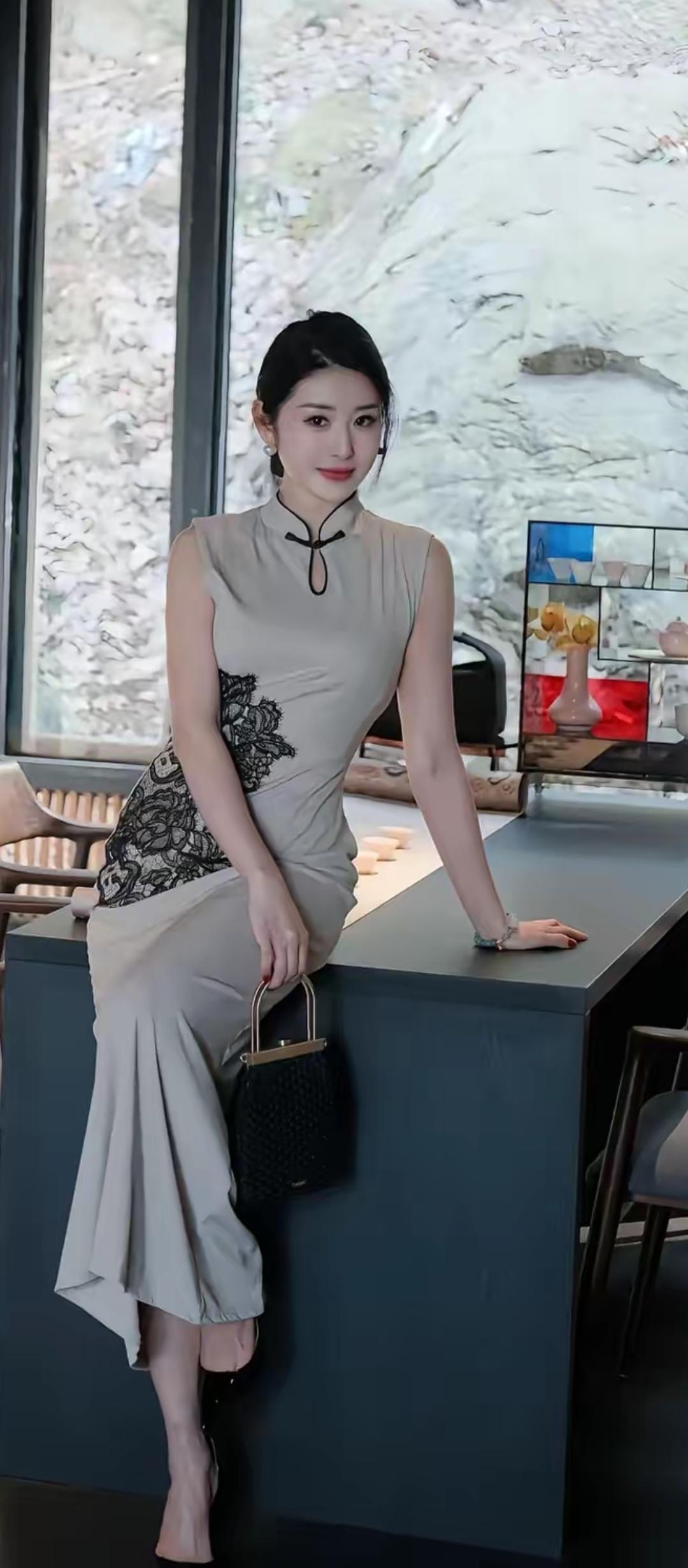 一盏清茶，半日闲，万般滋味皆淡然。