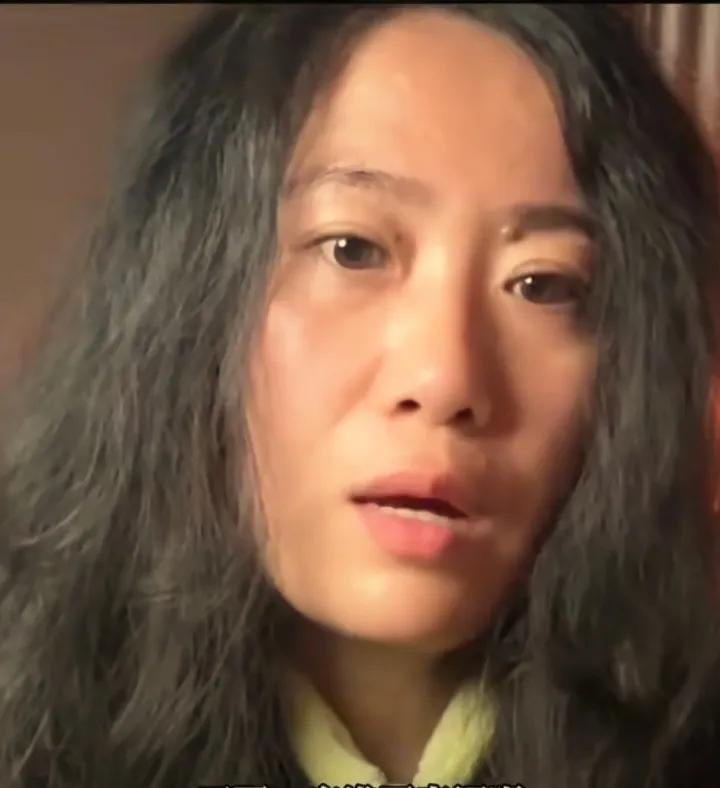 云南一初二女孩妈妈退家长群停补课！真相让千万家长沉默眼看女儿每天凌晨1点才