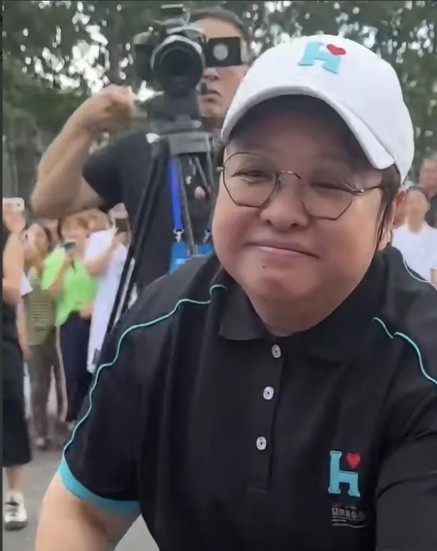 韩红这次是真的摊上大事了！韩红就是太心急了，刚给冯小刚“走个面”看风向不对，就赶
