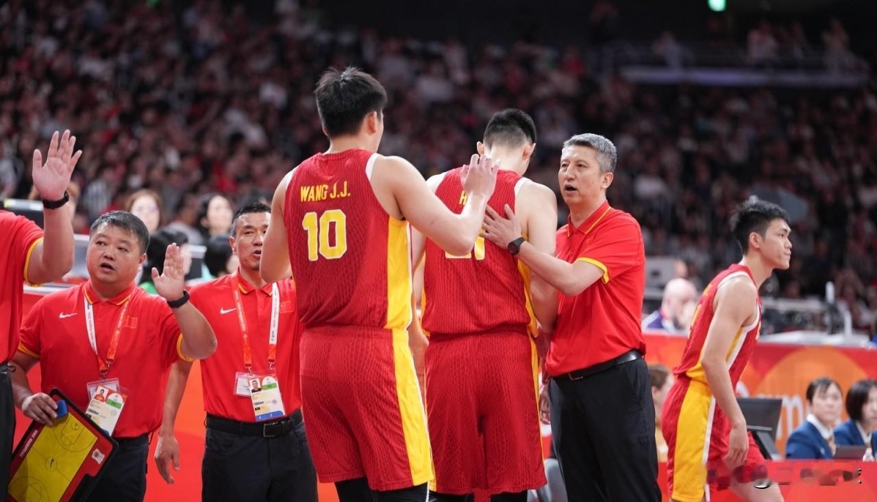 中国男篮与日本男篮得分差距太大了：1、中国男篮——全场拿到78分首发阵容：