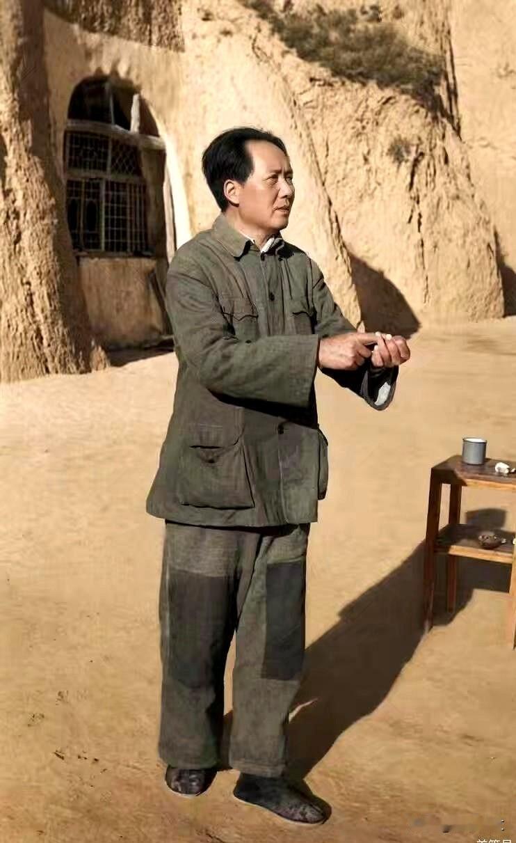 《艰苦创业》1942年毛泽东主席在延安给120师干部作报告吴印咸/摄