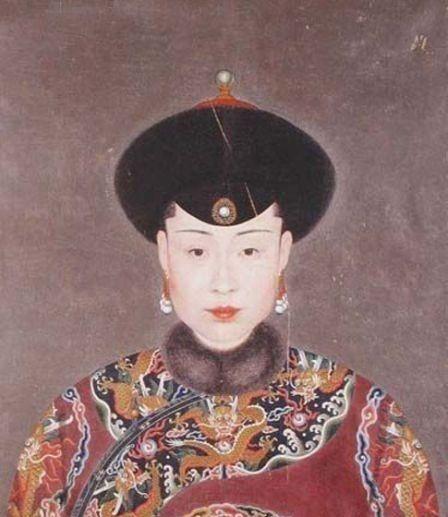 1641年，皇太极派20多岁的妃子孝庄，去照顾在松锦之战中被炸得外酥里嫩的弟弟多