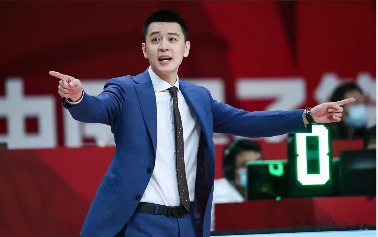 昨晚进行的CBA常规赛中，辽宁客场不敌北京。比赛末节，辽宁男篮主教练杨鸣因为不满