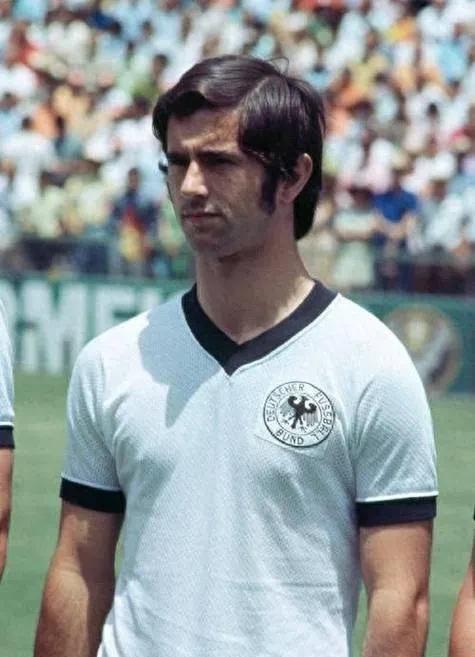 德国足坛历史最佳阵容后西班牙队史最佳阵容哪个更强一些?前锋:克洛泽盖