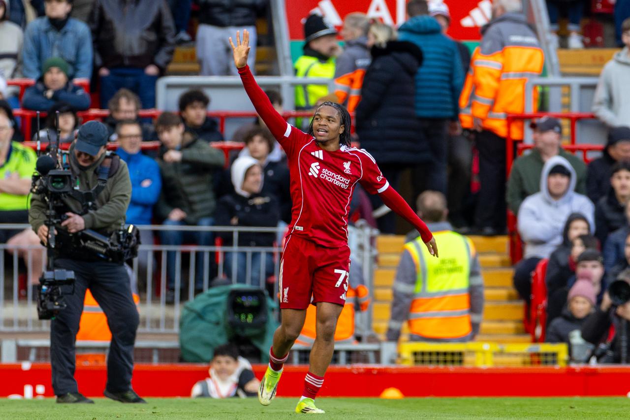 斯洛特终于摸清萨拉赫的使用方法！英超第32轮，利物浦在安菲尔德2-0击败富勒