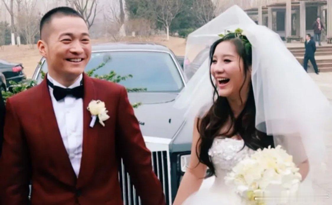 娱乐圈真是瞬息变幻，喻恩泰刚爆出和妻子分居且不给生活费的消息，网友还在纷纷摇头之