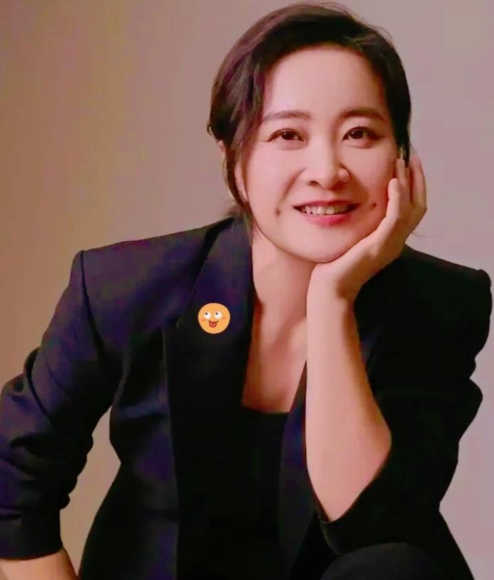 贾玲拍《你好，李焕英》卖了54.13亿，她最后拿进自己腰包的钱是9065万。说出