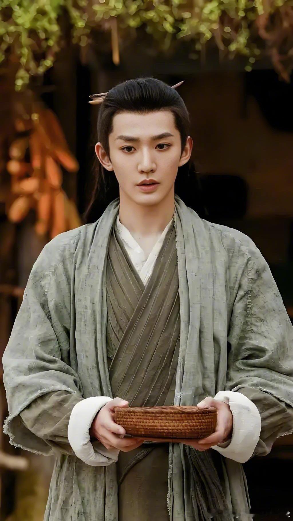 好期待邓为哥哥可以多接点古装本子啊，现偶肯定也很好看，一整个期待住了！｜邓为