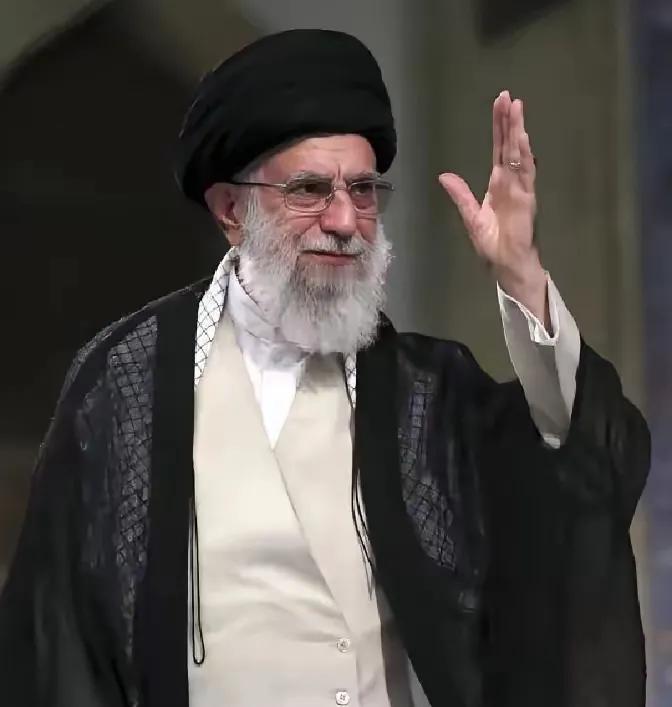 伊朗国内骚乱刚刚平静，首都德黑兰革命广场举办了大型集会，哈梅内伊也发表了全国讲话