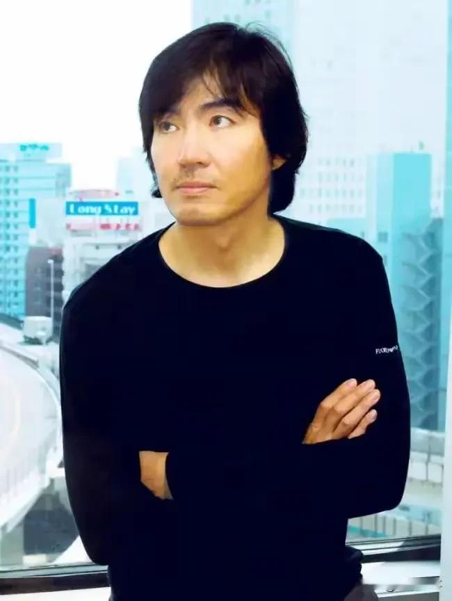媒体算过一笔账，东野圭吾留下差不多50亿日元，折合人民币大概2.4亿。这笔钱不