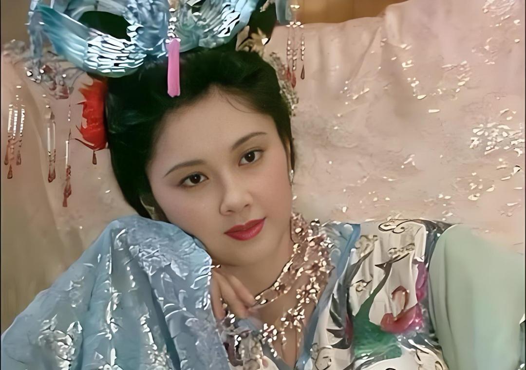 当年，导演邀约朱琳来北京的招待所拍戏。朱琳直言不讳道：“房间里有2张床，我和男演