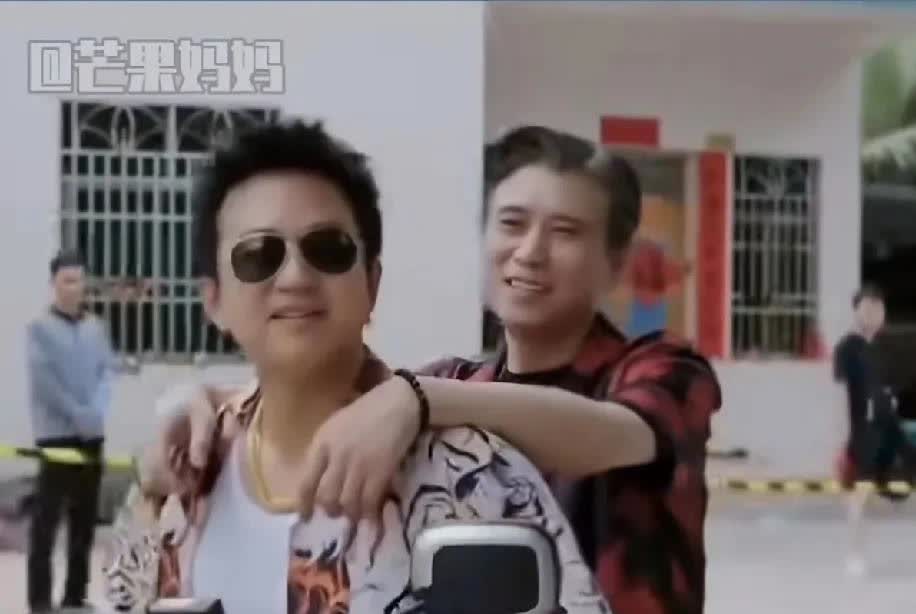这两个活宝，早该在一起了。一个是哥哥李乃文，一个是弟弟邓超。大家
