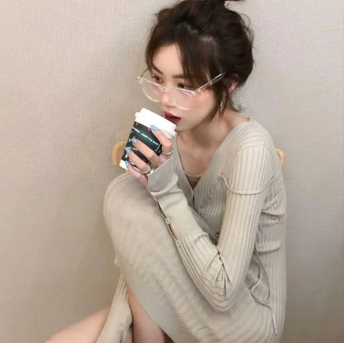“   我好像从来没有把事情做好过，   书没读好，钱没赚到，   也没有成为谁