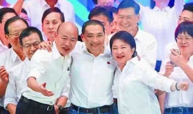 韩国瑜不能保持沉默了！赵少康现在闹得实在太凶，再这样搞下去，外面的人都要以为