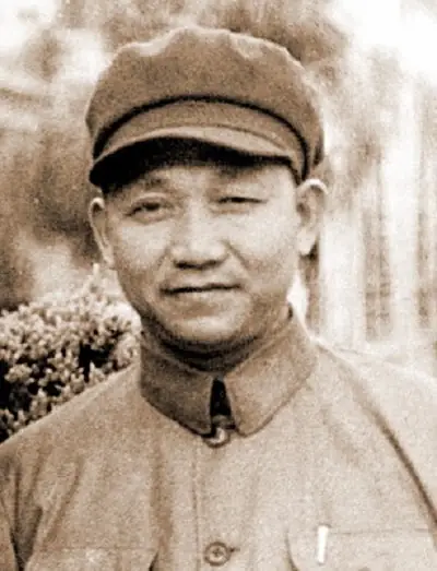 1954年6月7日，陈光死在武汉，他是开国中将，年仅45岁。他死得突然，也死