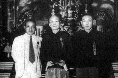 1927年3月19日，杜月笙在上海富春楼设宴，款待直鲁第八军军长毕庶澄。几杯闷酒