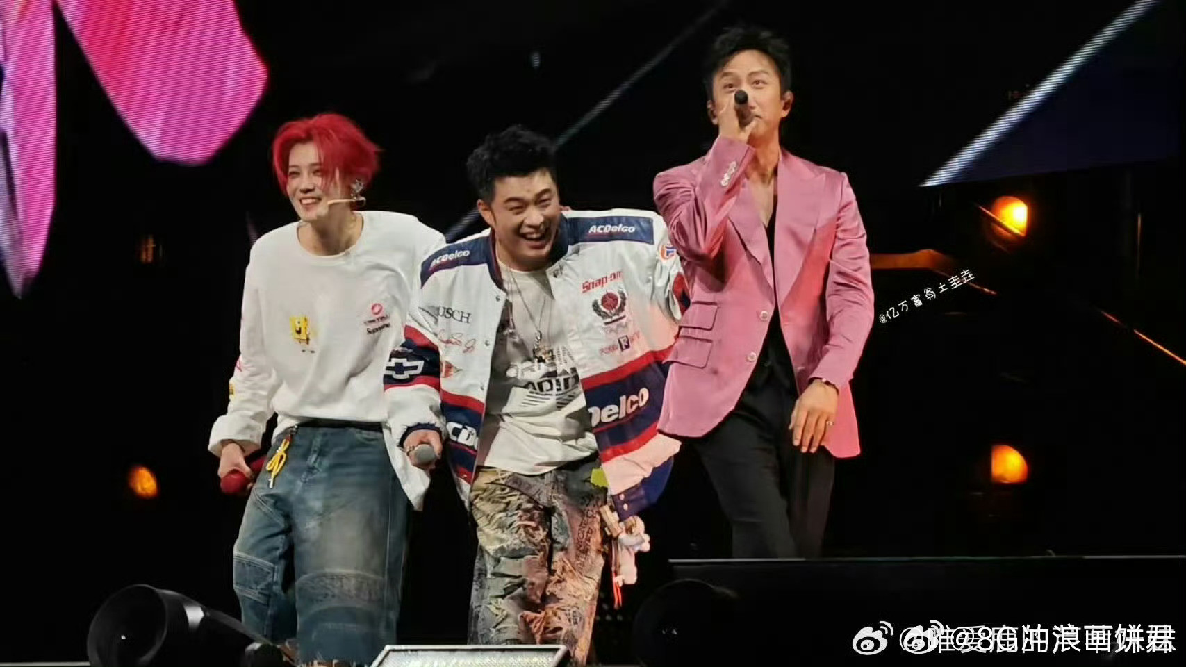 邓超陈赫鹿晗演唱会同台鹿晗邓超陈赫合唱五哈主题曲你可以永远相信这三个人凑在一起