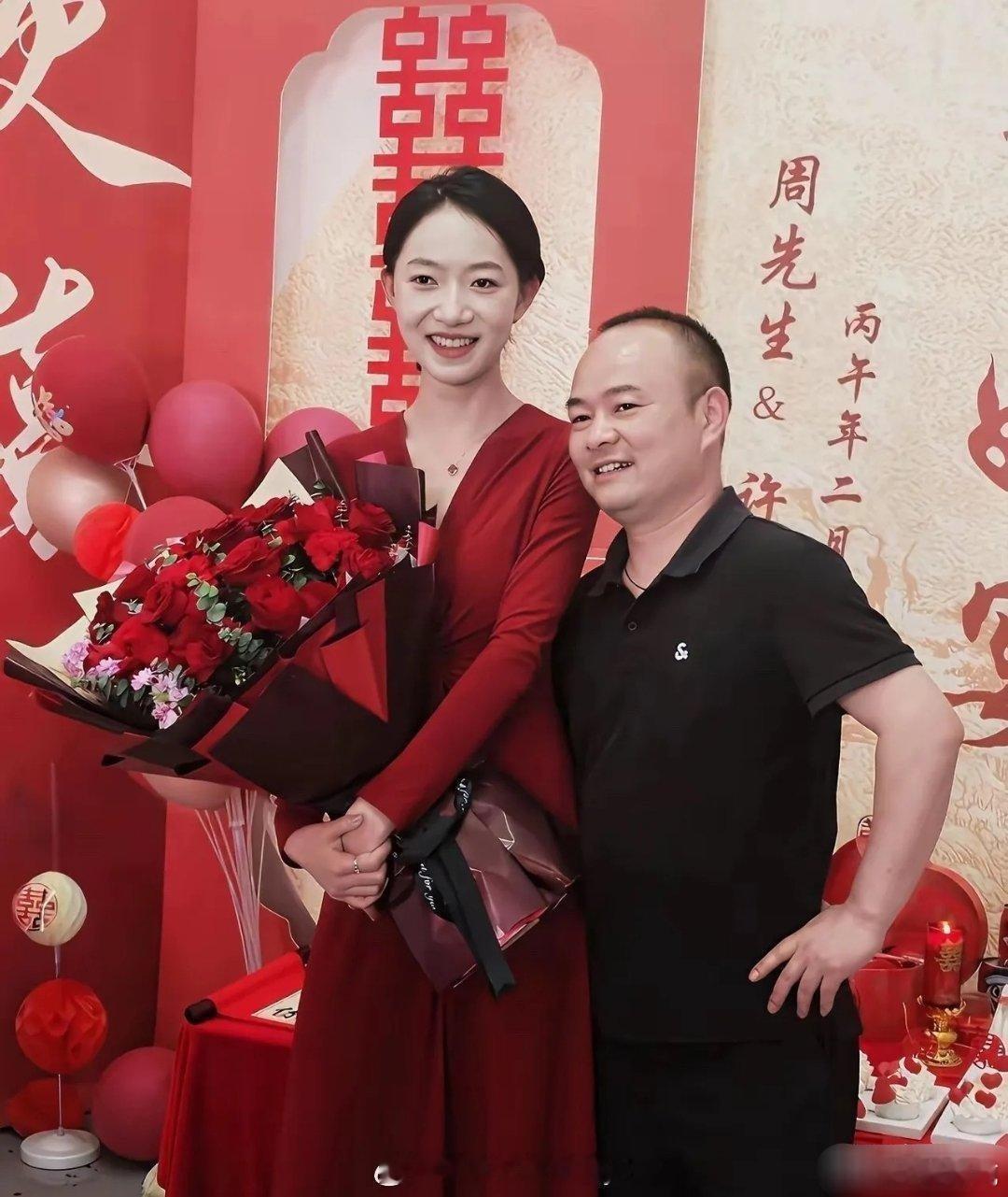 不得不说，这新郎一看就知道是有实力的人。
