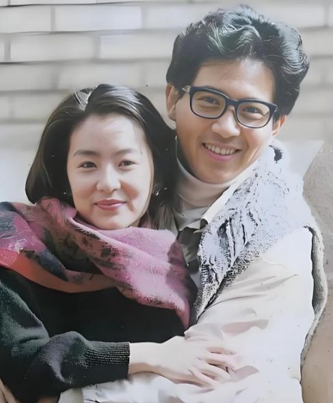 1973年，26岁已婚的秦汉爱上了17岁的林青霞，怀孕8个月的妻子邵乔茵心痛不已