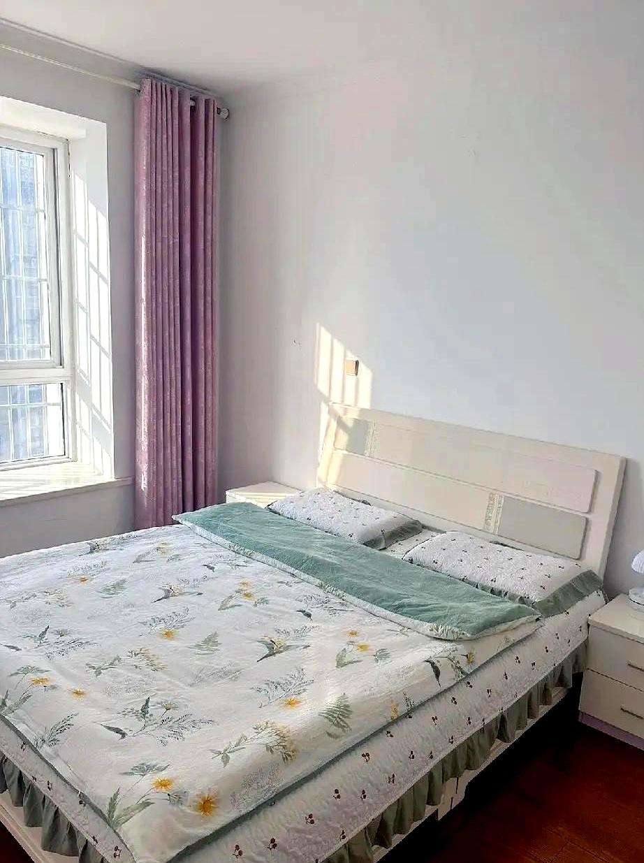 前几天在娘家饭桌上，碰到一位40岁的大姑子，年轻时离过婚，后来又嫁了个比自己小1