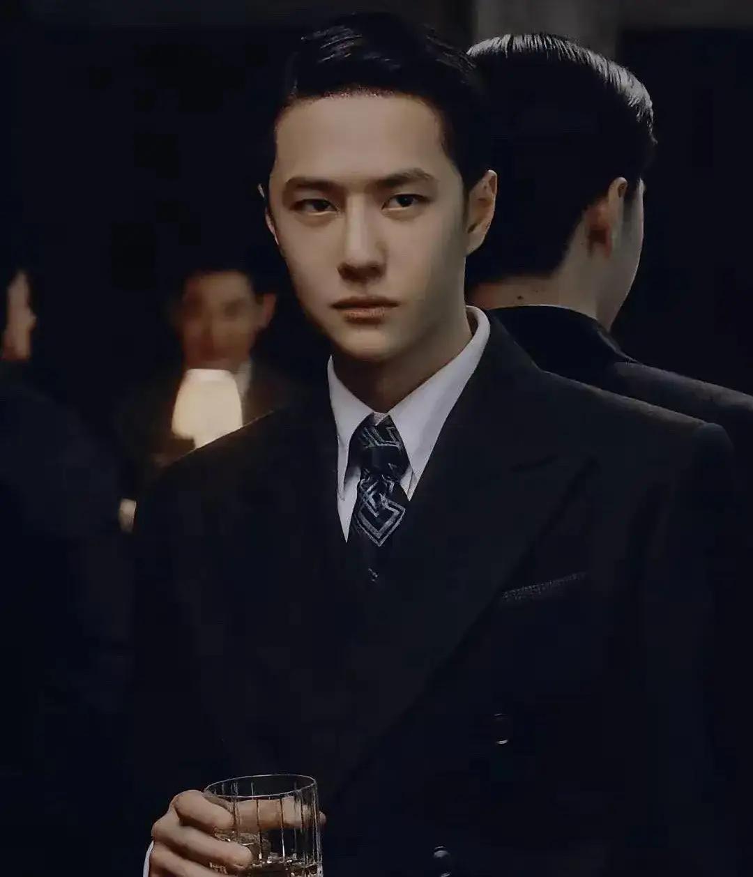 电影是导演的艺术。刷到推送的一部喜剧影片的评价，票房不错，评论则两极分化，不过无