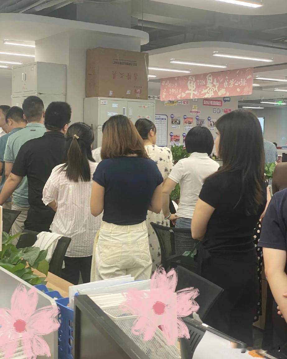 今天下午开会，被hr总监安排了一个优先级排第一的大活：对比至少3家背调公司，出一