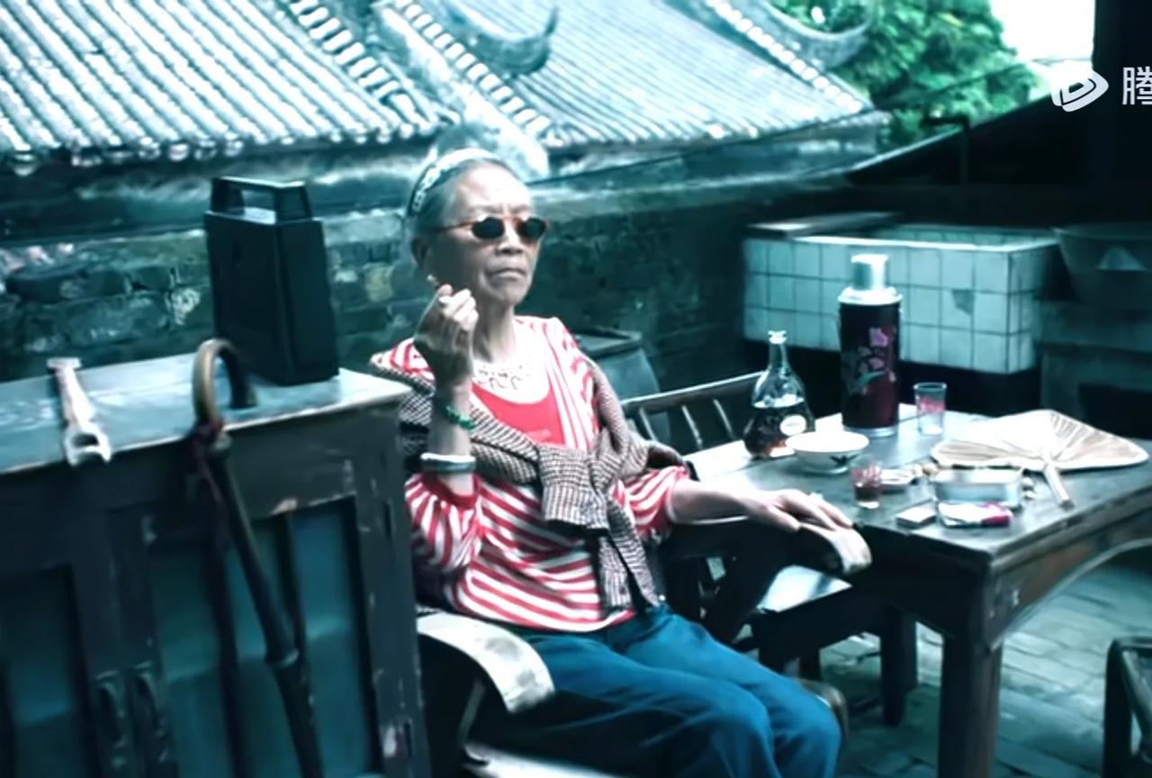 《扫毒风暴》:徐得胜奶奶立大功了…派出所所长王辉带着徐得胜的奶奶来到了缉毒队，