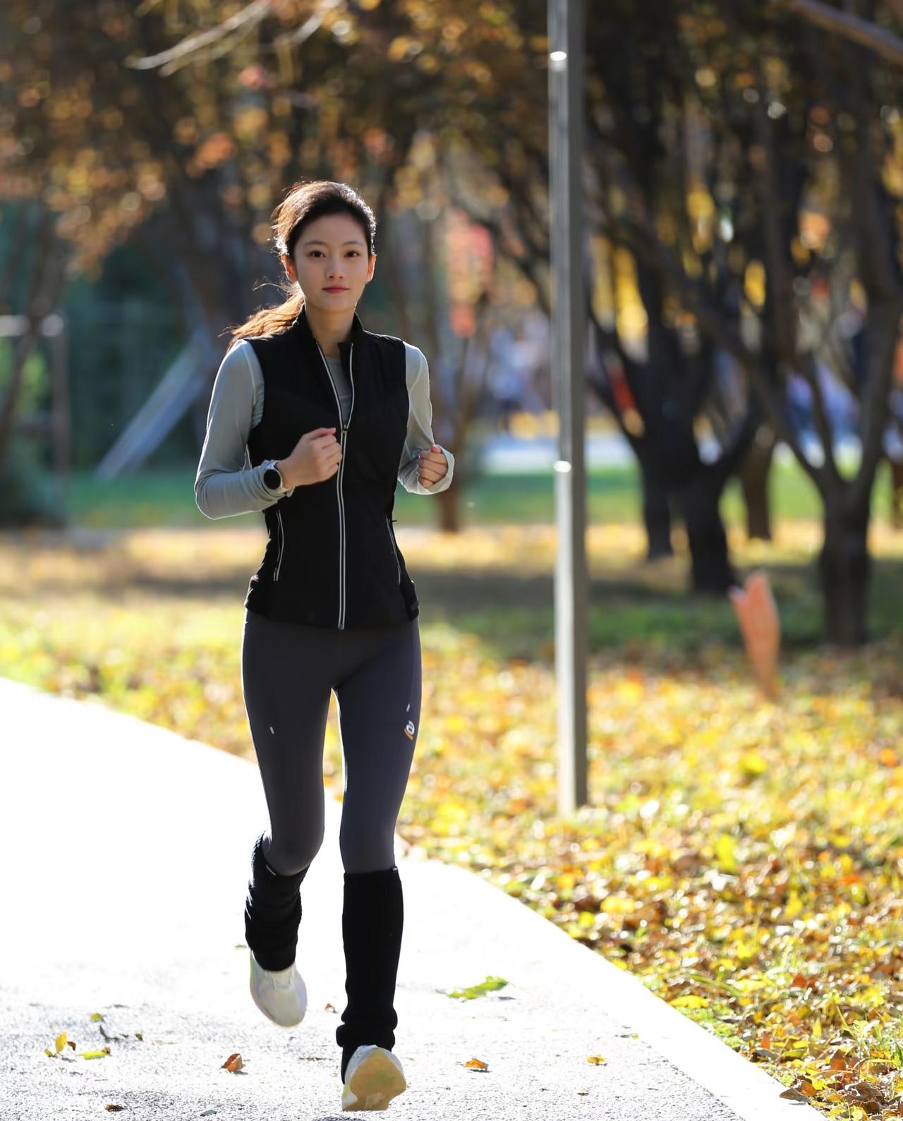 跑步久了就会发现，断舍离才是跑步最本质的东西。跑步已经有16年了，在跑