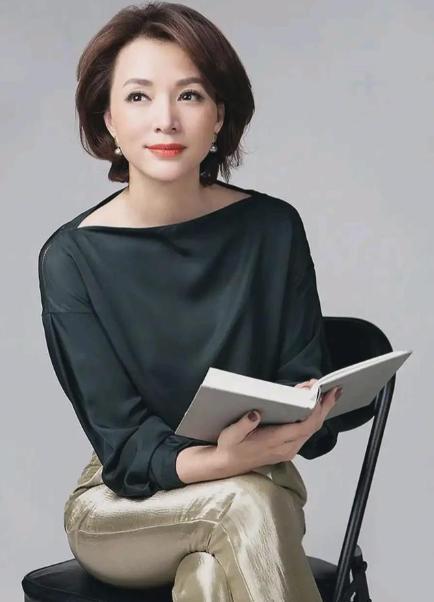 董卿妈妈曾跟她说：“我们早晚是要离开这个世界的。我希望在我们走后，这世上还能有一
