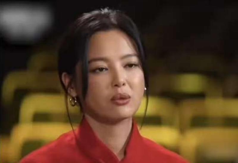 演员辛芷蕾说：“我高中的时候就在鹤岗的一个快餐店端盘子，那一年我是16岁，我父亲