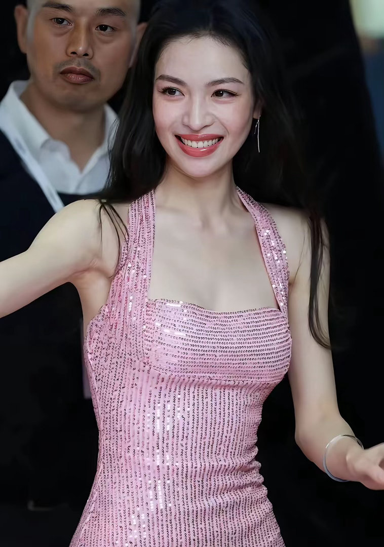 老天奶…没人觉得这姐很恐怖吗？！