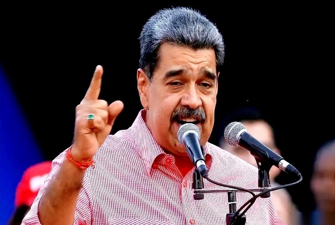 5个美国人，咔，一下就在委内瑞拉被扣了。美国那边立马跳脚，媒体满世界喊：他们是