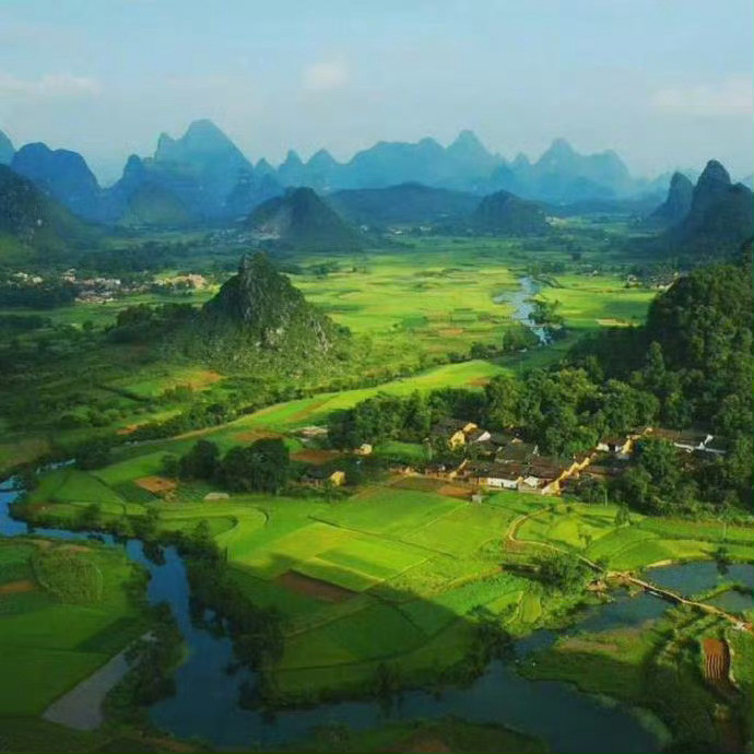 桂林·阳朔·葡萄镇，万亩田园、青山倒影、天上人间美景尽收眼底；花儿香、虫儿鸣、山
