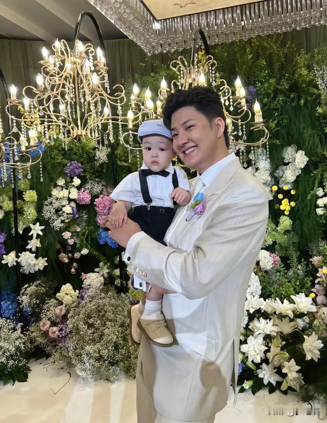 金龟子的女婿和外孙，时间真快啊，女儿娃娃都结婚生子了，女婿的颜值和身高都不错，女